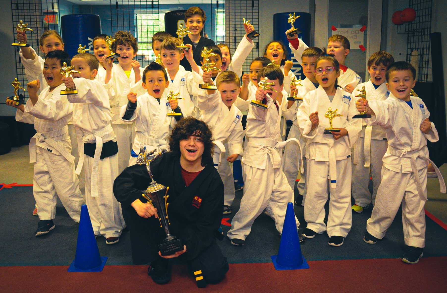 Yuan Yen Do students with trophies